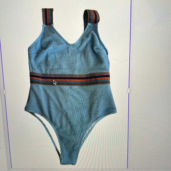 Cupshe baby blue, textured, color block, V-neck, one piece swimsuit - size med - Picture 5 of 8
